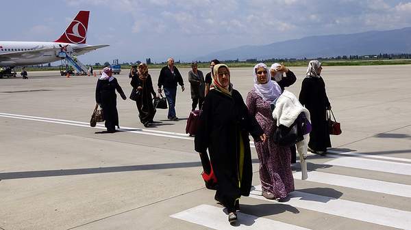 BATMANLI KADINLARA UÇAK SÜRPRİZİ