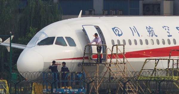 CAMI PATLAYAN UÇAKTA PİLOTU KEMERİ KURTARDI!