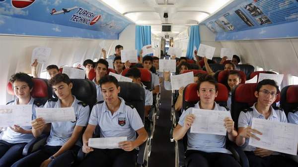 UÇAKTA KARNE SÜRPRİZİ !