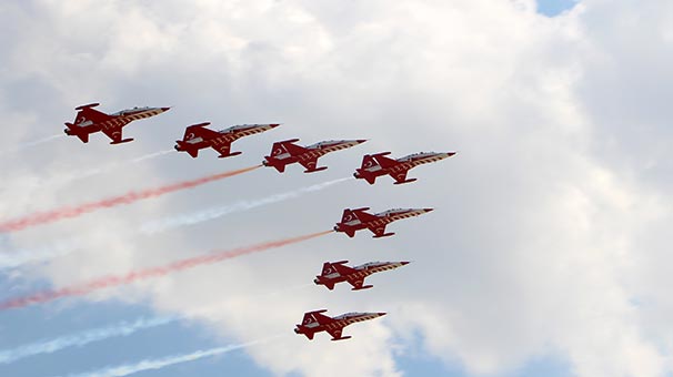 TÜRK YILDIZLARI’NA ”EN İYİ GÖSTERİ UÇUŞU” ÖDÜLÜ