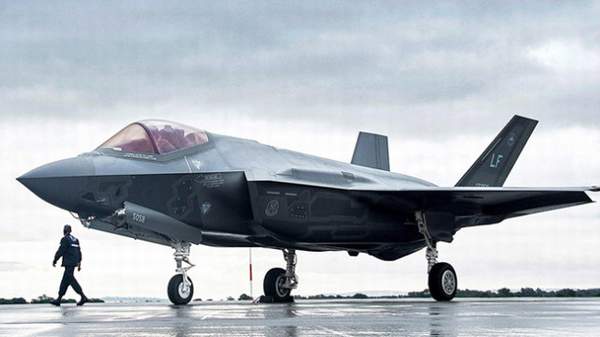 TÜRK PİLOTLAR F-35 UÇAKLARI İLE EĞİTİM UÇUŞUNA BAŞLIYOR