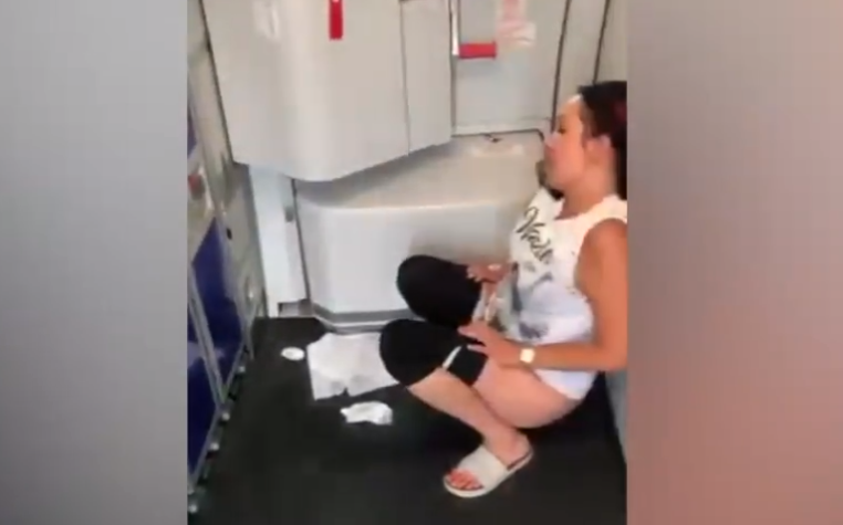 UÇAĞIN İÇİNDE İĞRENÇ OLAY!!