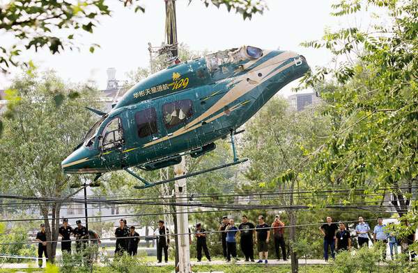 HELİKOPTER PARKA ÇAKILDI!