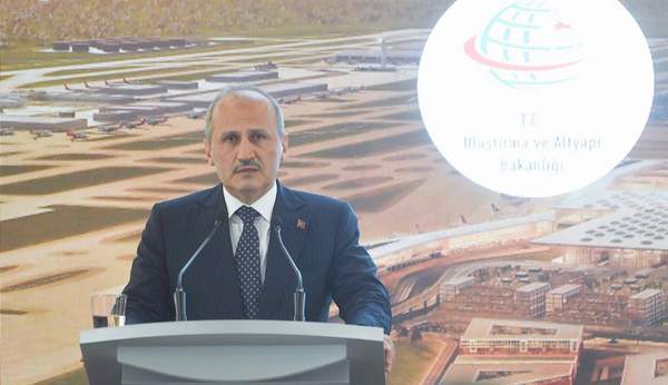 BAKAN TURHAN:”HAVACILIKTA YENİ BİR SAYFA AÇILIYOR”
