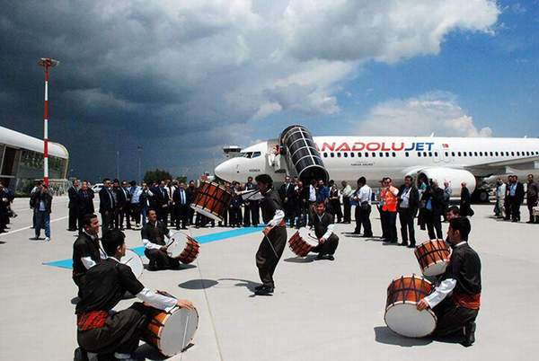 ANADOLU HAVALİMANLARINDA BÜYÜK YOLCU ARTIŞI