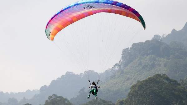 PARAŞÜTÇÜLER BOLİVYA’DA BULUŞTU!