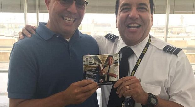 PİLOT,YOLCULARA 10 BİN METREDE KONSER VERDİ