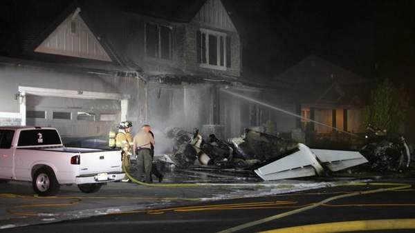 ABD’DE KÜÇÜK UÇAK EVİN ÖNÜNE DÜŞTÜ!