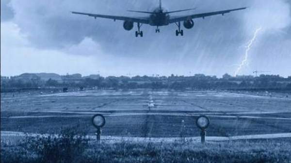 JAPONYA’DA TAYFUN UÇUŞLARI İPTAL ETTİRDİ