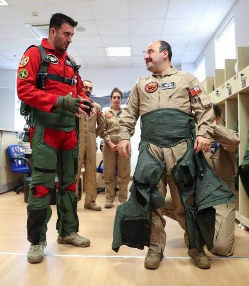 BAKAN VARANK, HÜRKUŞ’UN DENEME UÇUŞUNA KATILDI