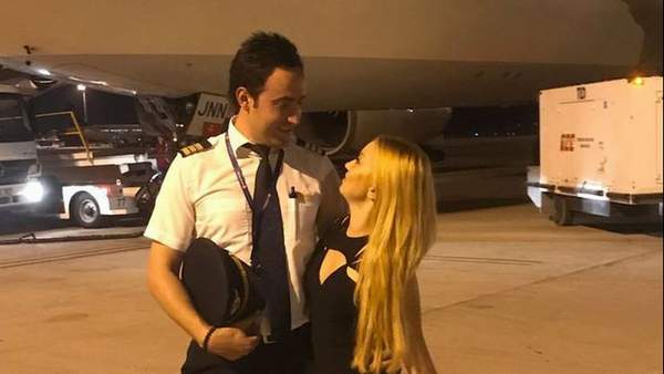 ECE SEÇKİN PİLOT SEVGİLİSİYLE NİŞANLANDI