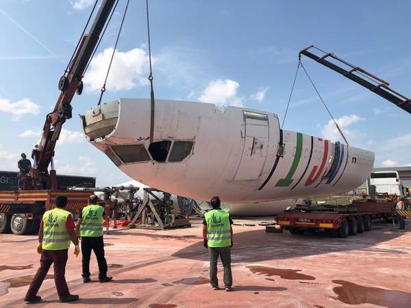 DEV UÇAĞI KARAYOLUNDA GÖRENLER ŞAŞIRDI! (VİDEOLU)