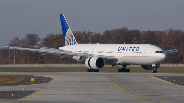 YAKITI AZALAN ABD UÇAĞI ACİL İNİŞ YAPTI