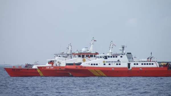 ENDONEZYA’DA DÜŞEN UÇAĞI ARAMA ÇALIŞMALARI SÜRÜYOR