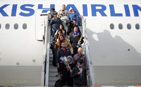 İLK TARİFELİ UÇAK YOLCULARI ANKARA’YA İNDİ