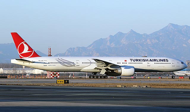 THY UÇAĞI KALP KRİZİ GEÇİREN YOLCU NEDENİYLE ACİL İNİŞ YAPTI