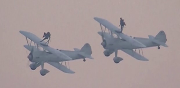 ÇİN’DEKİ HAVACILIK GÖSTERİSİ NEFESLERİ KESTİ (VİDEOLU)