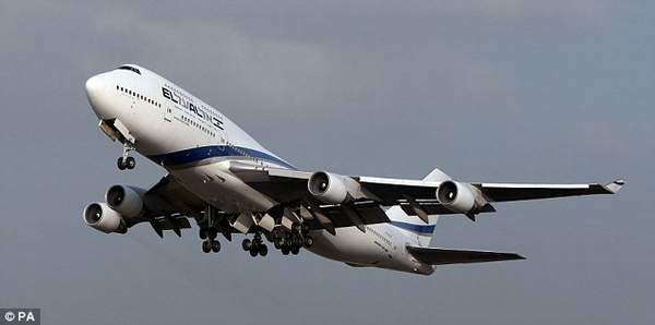 YAHUDİ YOLCULAR UÇAĞI AYAĞA KALDIRDI!