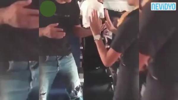 HOSTES SİNİRLİ YOLCUYU BÖYLE PAKETLEDİ