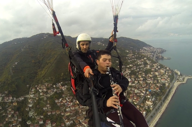 GÖKYÜZÜNDE KLARNETLE ÇANAKKALE TÜRKÜSÜ ÇALDILAR