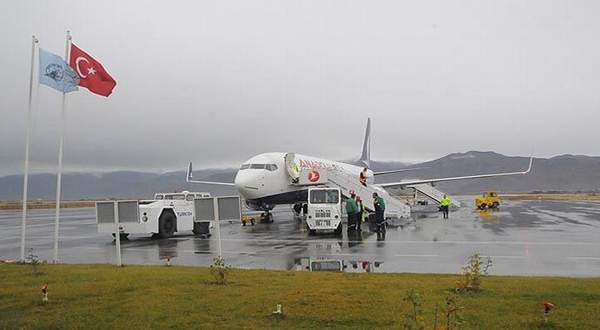 HAVA ŞARTLARI TRABZON’DA HAVA ULAŞIMINI ETKİLEDİ