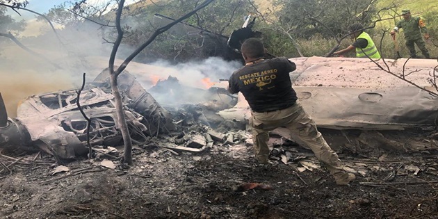 MEKSİKADA UÇAK DÜŞTÜ