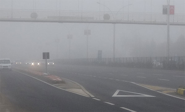 DİYARBAKIR’DA SİS HAVA TRAFİĞİNİ OLUMSUZ ETKİLEDİ!