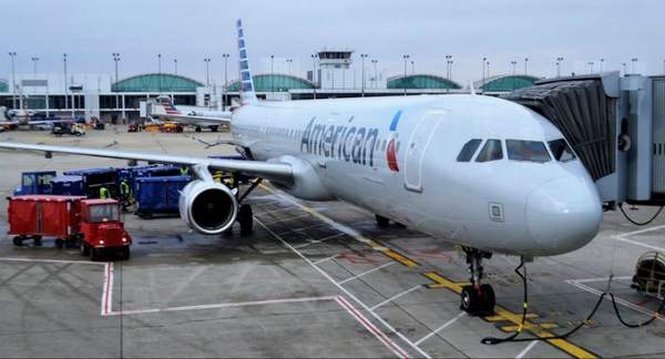 AMERİKAN HAVAYOLLARI YAHUDİ ÇİFTİ UÇAKTAN İNDİRDİ!