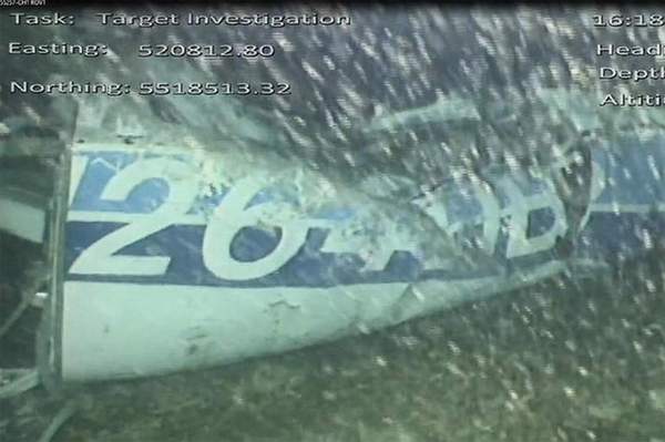 DÜŞEN UÇAĞIN ENKAZINDA BİR CESET BULUNDU !