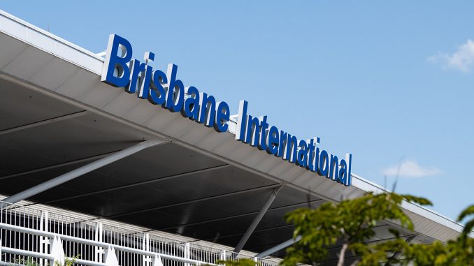 BRİSBANE HAVAALANINDA BOMBALI SALDIRGAN PANİĞİ (VİDEOLU)