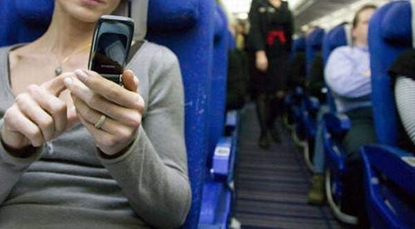 UÇAKTA BUNU YAPAN YANDI!