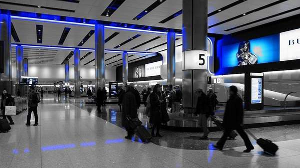 ABD ELÇİLİK ÇALIŞANININ BAGAJINDA BOMBA BULUNDU