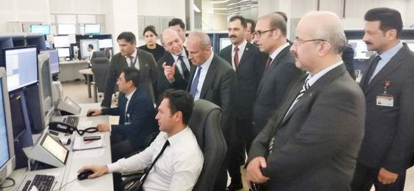 BAKAN TURHAN HAVA TRAFİK KONTROL MERKEZİNİ GEZDİ