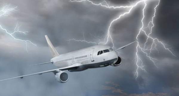 SİVASSPOR’UN BİNECEĞİ UÇAĞA YILDIRIM İSABET ETTİ!