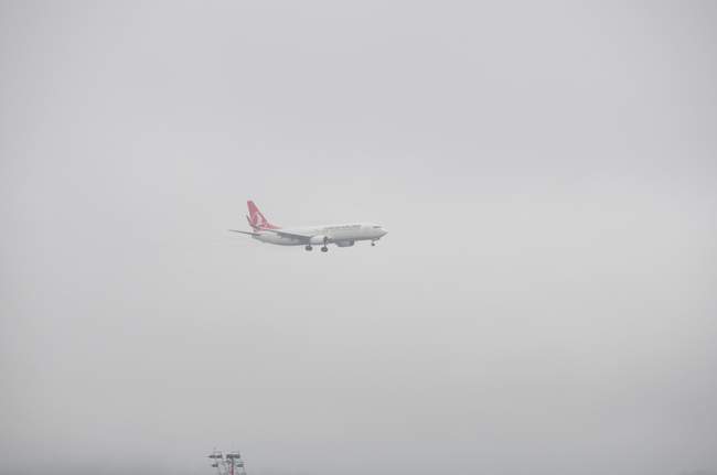 İSTANBUL’DA SİS HAVA ULAŞIMINI AKSATTI