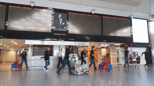 ATATÜRK HAVALİMANI SESSİZLİĞE BÜRÜNDÜ