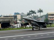 TAYVAN’DA SAVAŞ UÇAKLARI OTOBANA İNDİ!