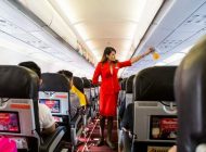 HOSTESLER ELLERİNİ NEDEN ARKADA TUTAR?