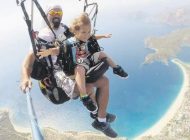 YAMAÇ PARAŞÜTÜ HEYECANI YAŞ SINIRI TANIMIYOR