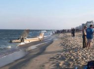 ARIZALANAN UÇAK OKYANUS KIYISINA ACİL İNİŞ YAPTI (VİDEOLU)