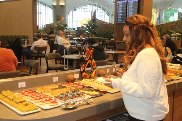 İGA LOUNGE’DE YOLCULARARIN  LAHMACUN KEYFİ!