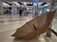 HONG KONG HAVALİMANI’NDA PROTESTO YASAĞI UZATILDI