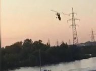 ELEKTRİK HATTINA TAKILAN HELİKOPTER NEHRE DÜŞTÜ!