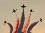 TÜRK YILDIZLARI ZAFER İÇİN HAVALANDI