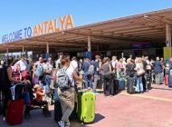 ANTALYA HAVALİMANI’NDA ‘THOMAS COOK’ KUYRUĞU