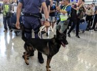 HONG KONG’DA EYLEMCİLER HAVALİMANI ÖNÜNDE TOPLANIYOR