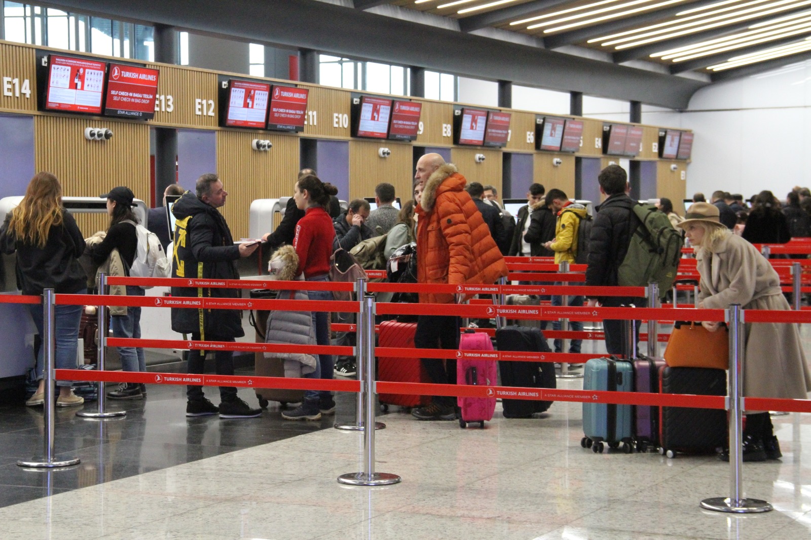 İSTANBUL HAVALİMANI’NDA YILBAŞI HAREKETLİLİĞİ!