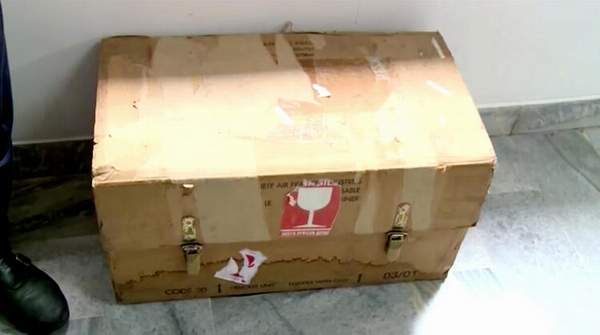 DÜNYA BU SANDIĞIN İÇİNDEKİLERE KİLİTLENDİ