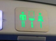 UÇAĞIN TUVALETİNDE PARA DOLU ÇANTA BULDU, ALIP GİTTİ