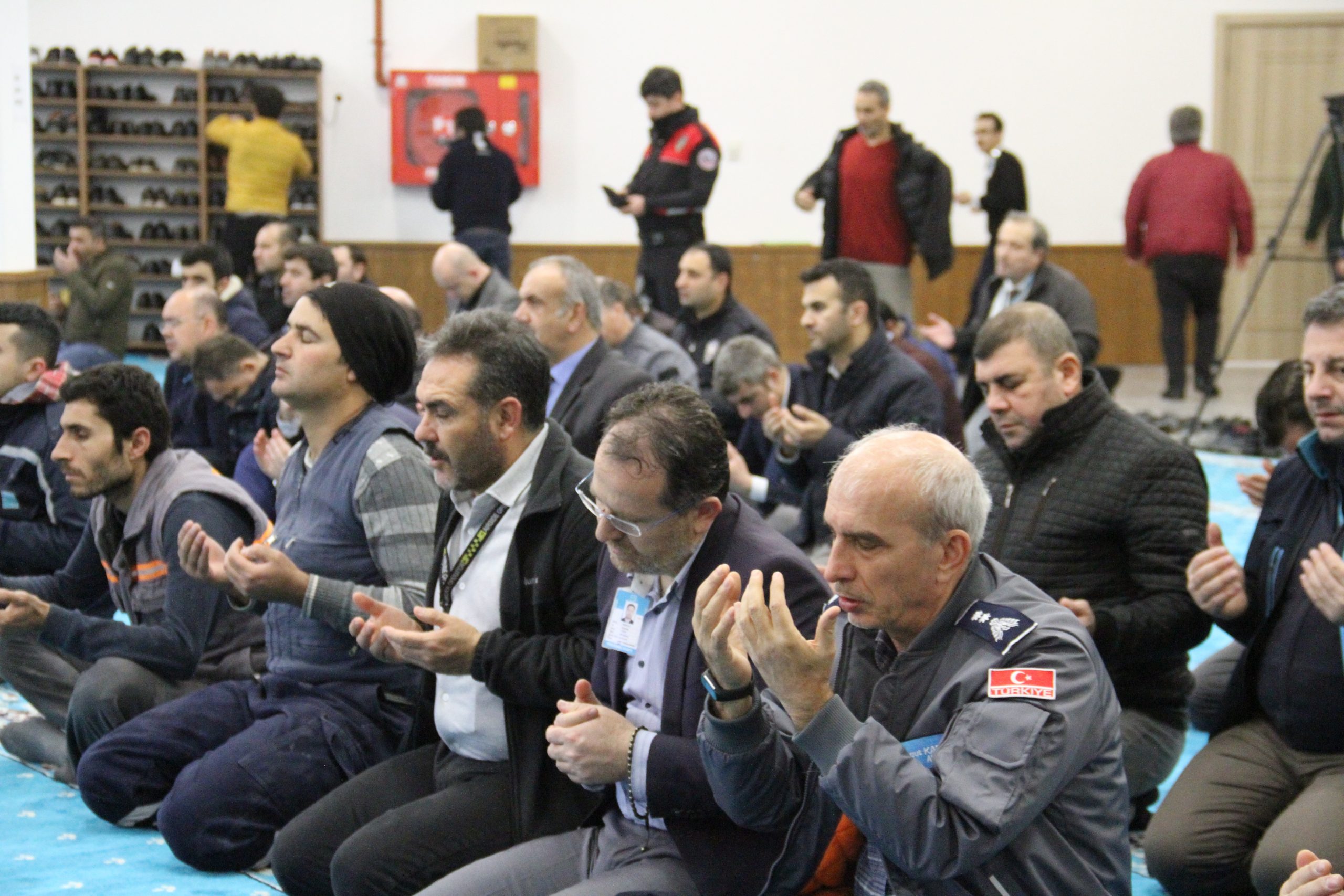 TAKSİCİLER İDLİB ŞEHİTLERİ İÇİN MEVLİD OKUTTU!